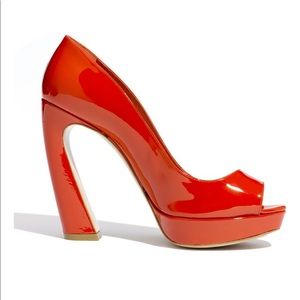 miu miu curved heel pump